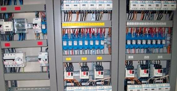 Appareil électrique avec boutons