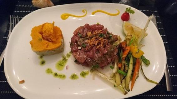 Tartare de thon à l’huile de gingembre mangue