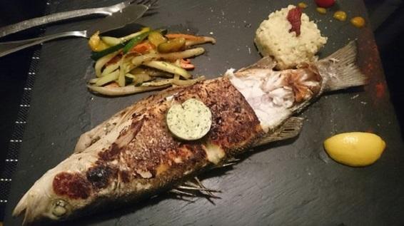 Bar à la plancha aux herbes