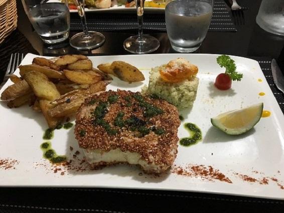 Thon mi-cuit à la graine de sésames parfumé