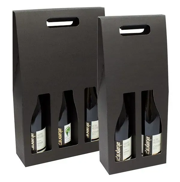 Zwei schwarze Weingeschenkboxen für jeweils zwei Flaschen mit ausgeschnittenen Fenstern zum Betrachten der Flaschen und einem Griff an der Oberseite.