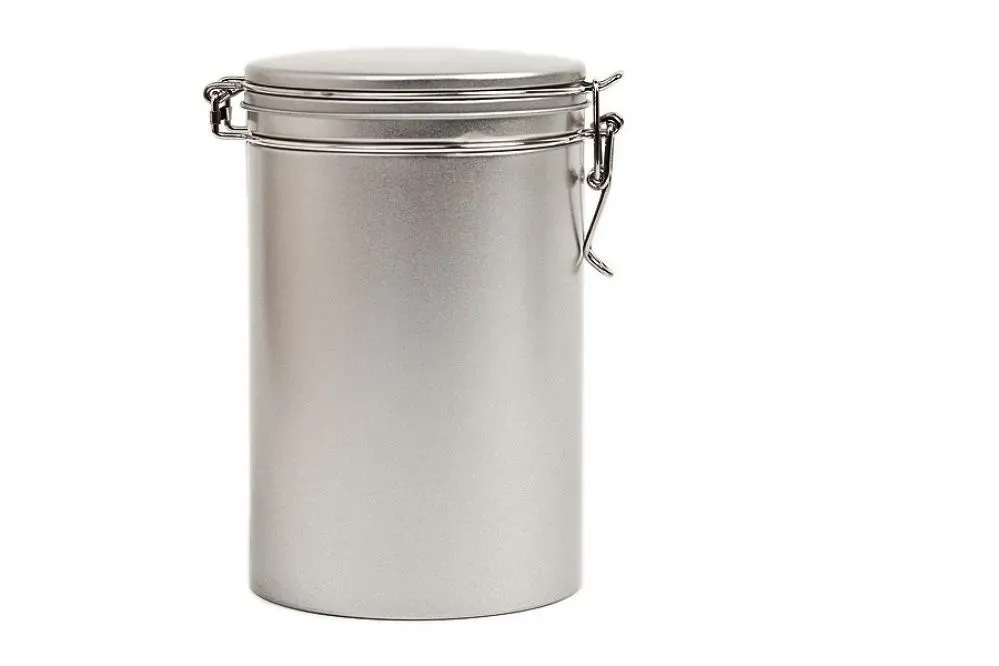 Silberne Dose mit Klappdeckel.