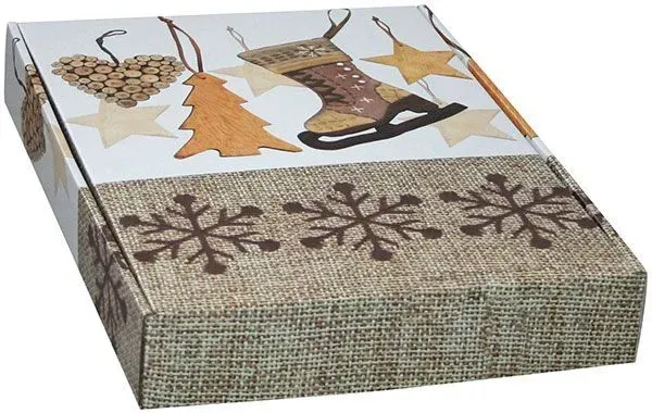 Weihnachtsgeschenkbox mit Ornamenten auf dem Deckel: Strumpf, Stern, Baum, Schneeflocken, Sackleinenmuster.