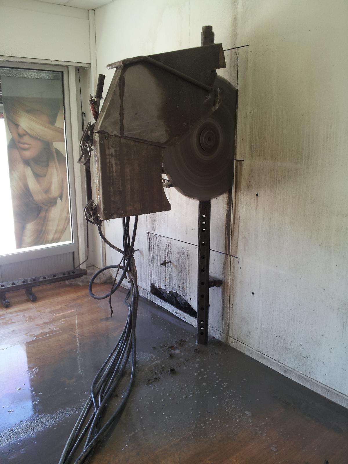 Sciage ouverture de porte