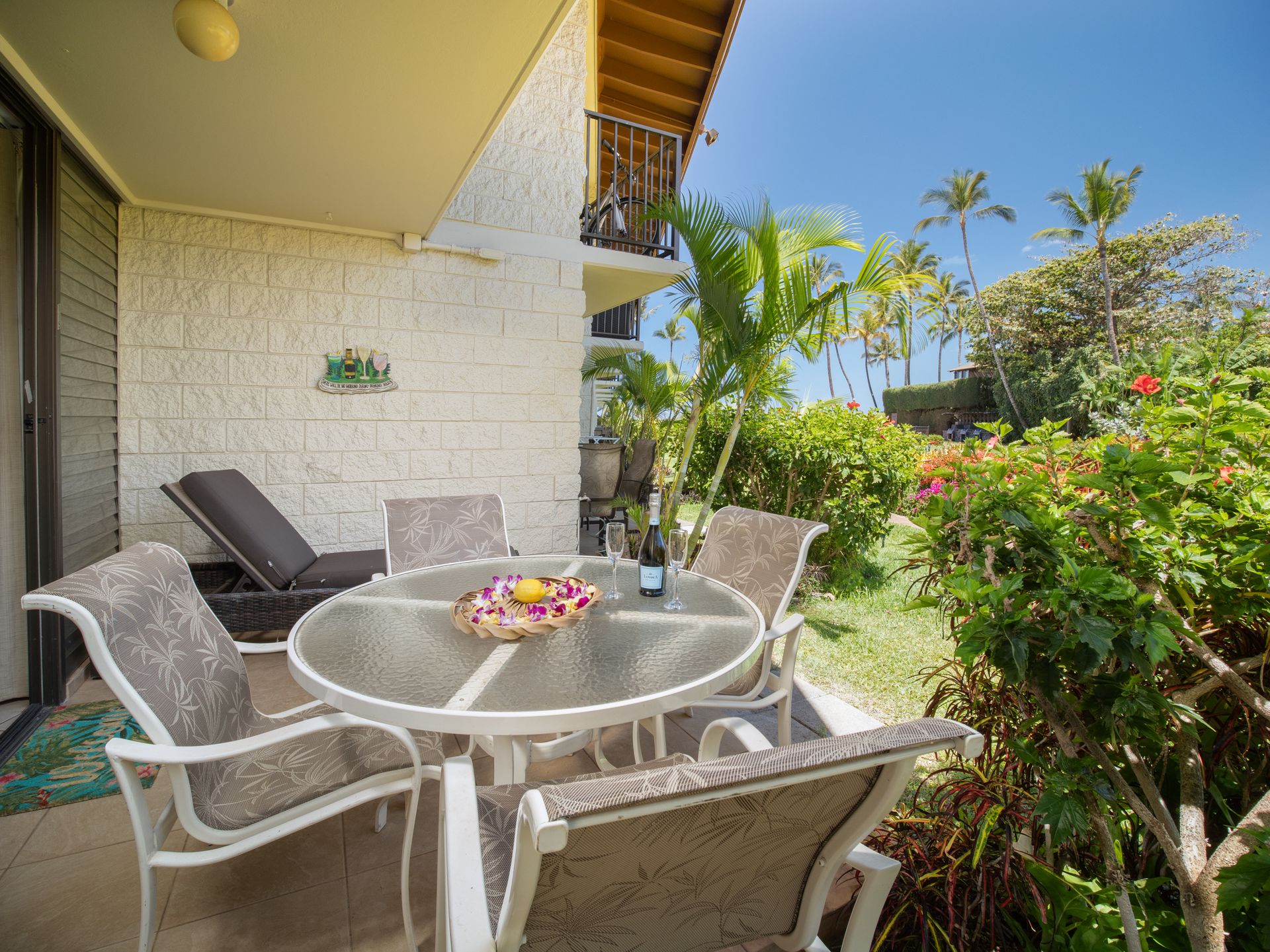 Luxury Beachfront Inn | Aloha Aku Inn & Suites | Maui, HI