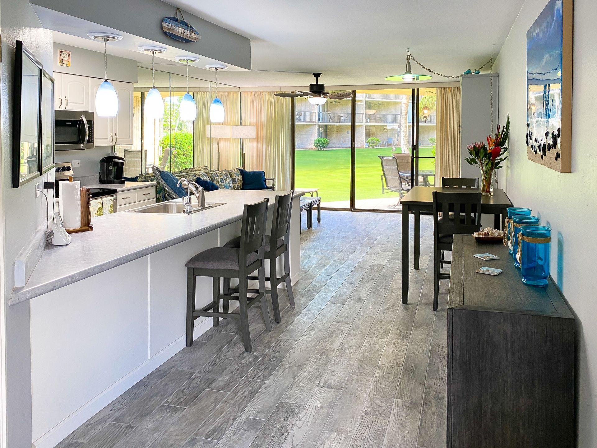 Luxury Beachfront Inn | Aloha Aku Inn & Suites | Maui, HI