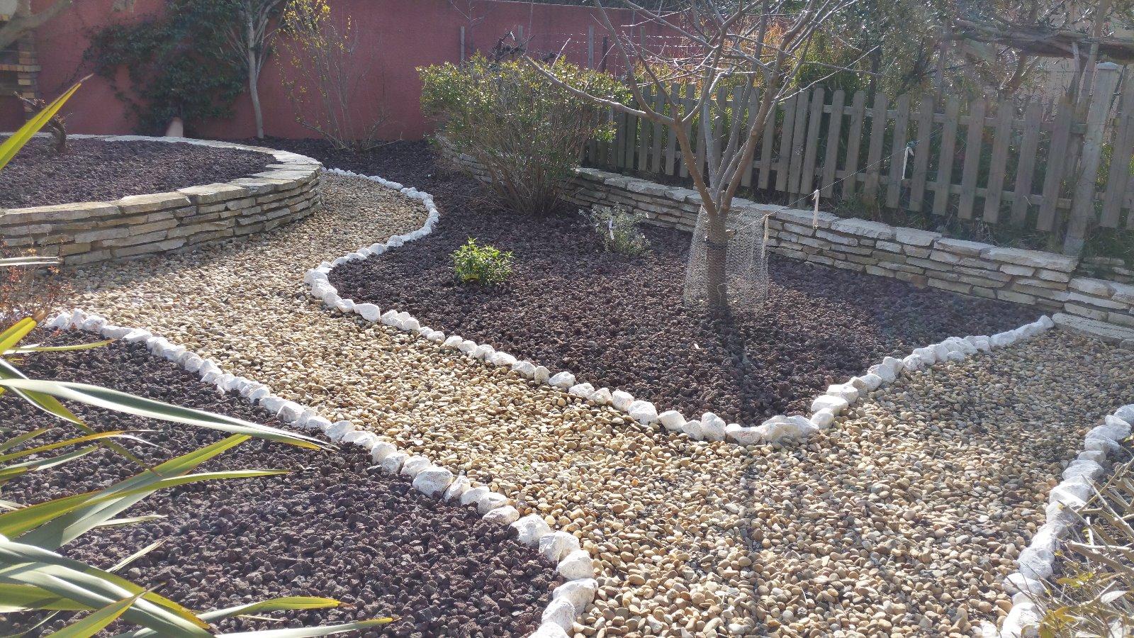 pouzzolane ,gravier et galet en bordure