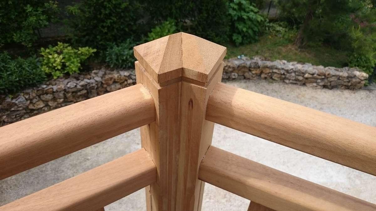 Jouvet Thierry : Détail poteau en Bois Iroko en Ile-de-France
