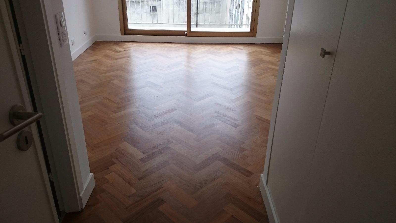 Vitrification du parquet à bâton rompu à Paris