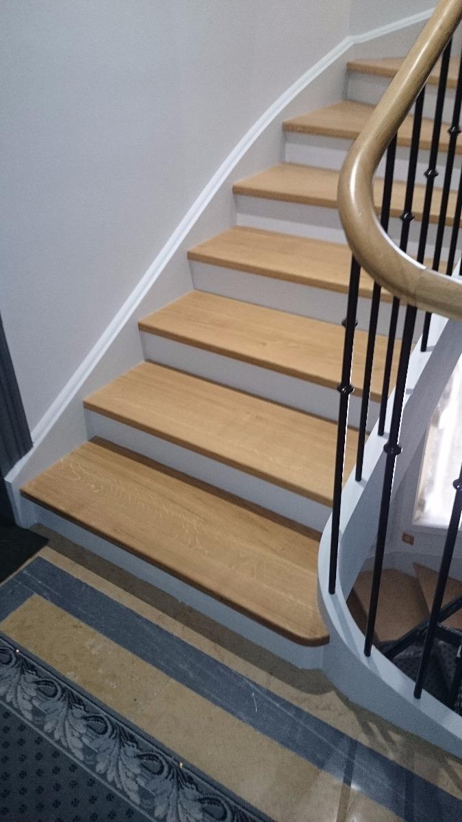 Départ escalier marches Chêne IDF Menuiserie JOUVET