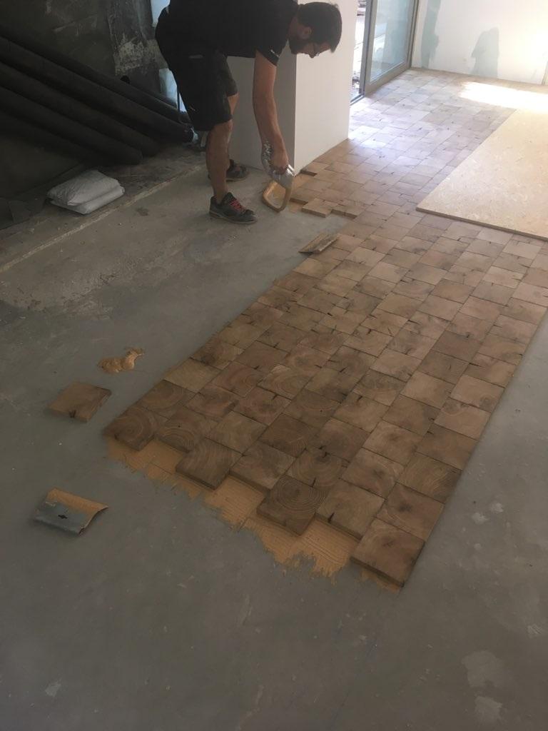 Parquet collé sur chape à Paris