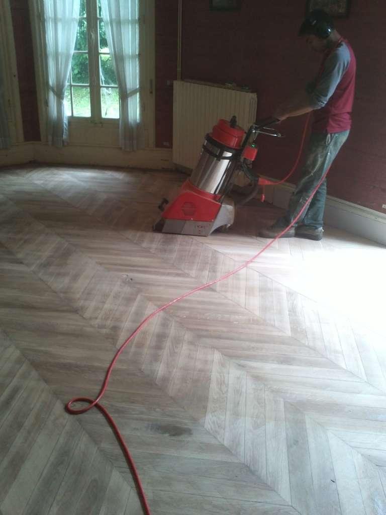 Menuiserie à Versailles :  Ponçage parquet en Point de Hongrie