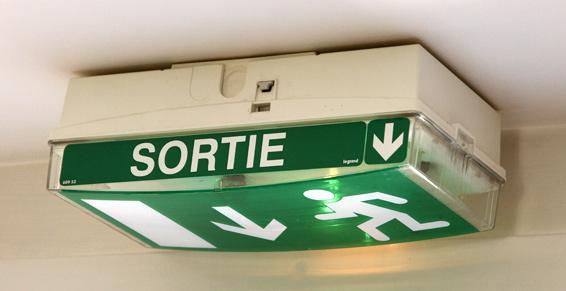 Installation des éclairages de secours