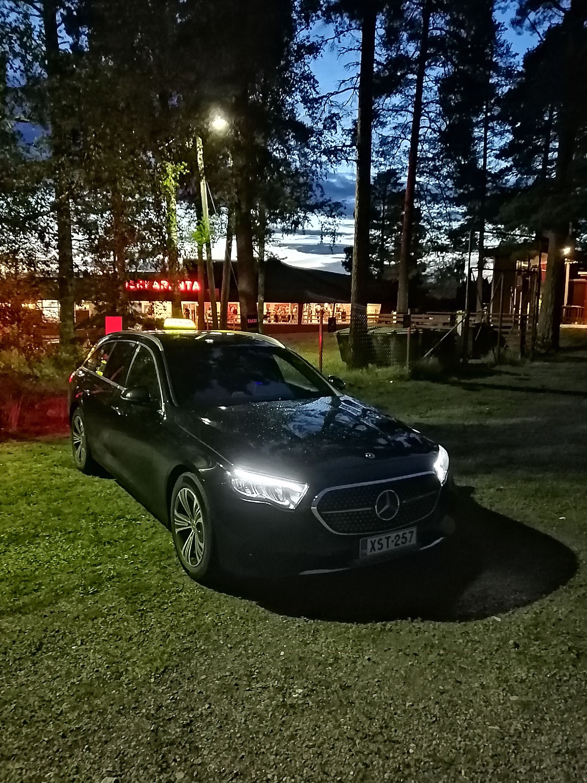 Taksi Yli-Hietasen auto
