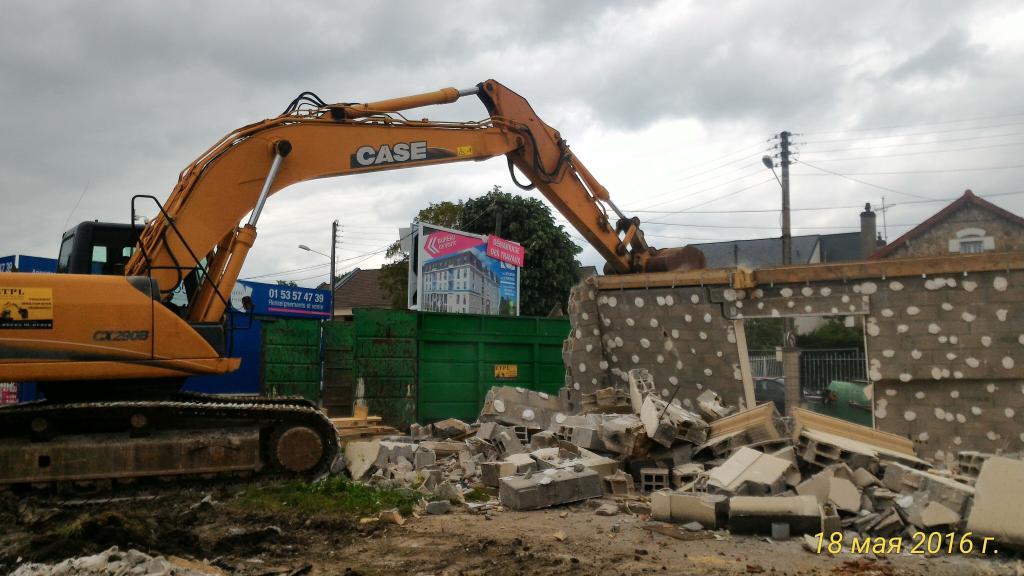 Démolition avec Pelle mécanique - suite -Franconville