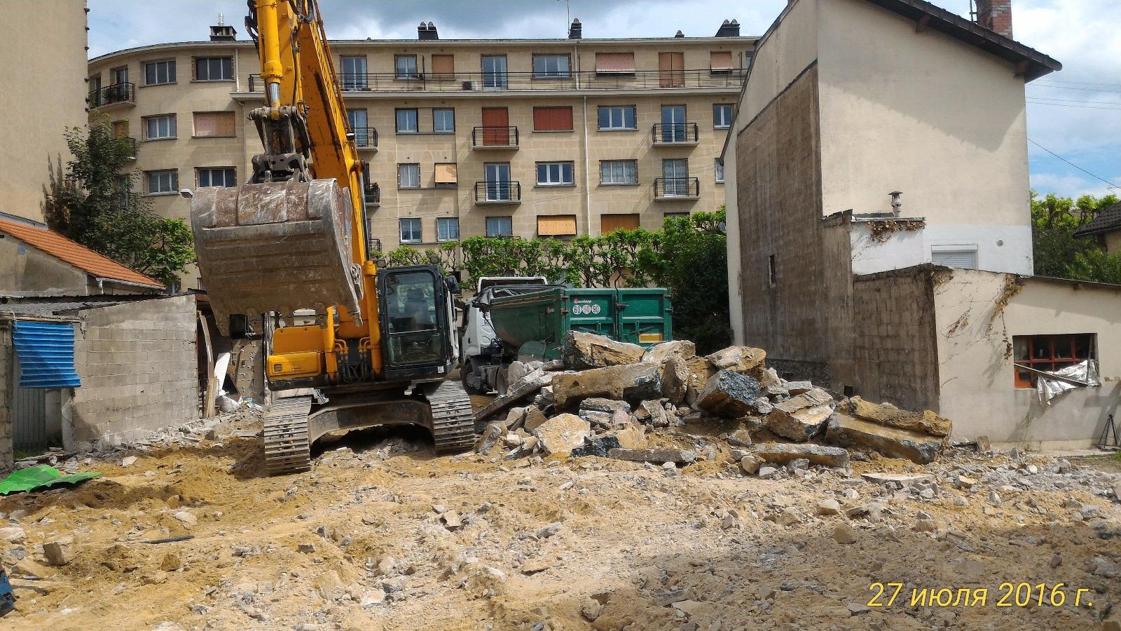Démolition - Curage à Aulnay-sous-Bois à l'aide d'une pelle mécanique
