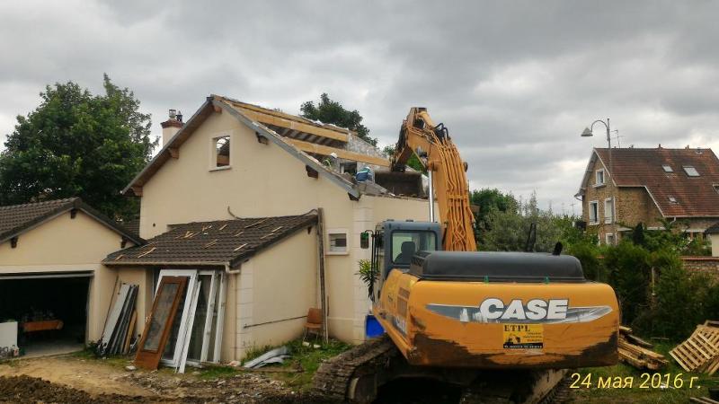 Démolition du toit d'un pavillon chantier - pendant - Franconville