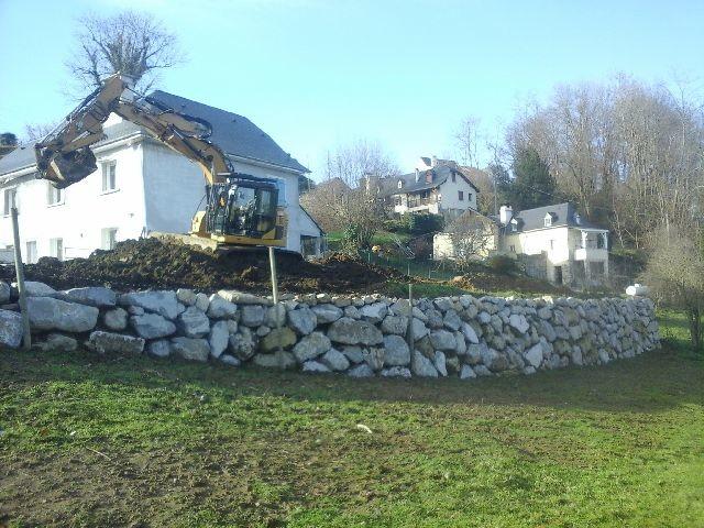 Aménagement paysager en cours de réalisation