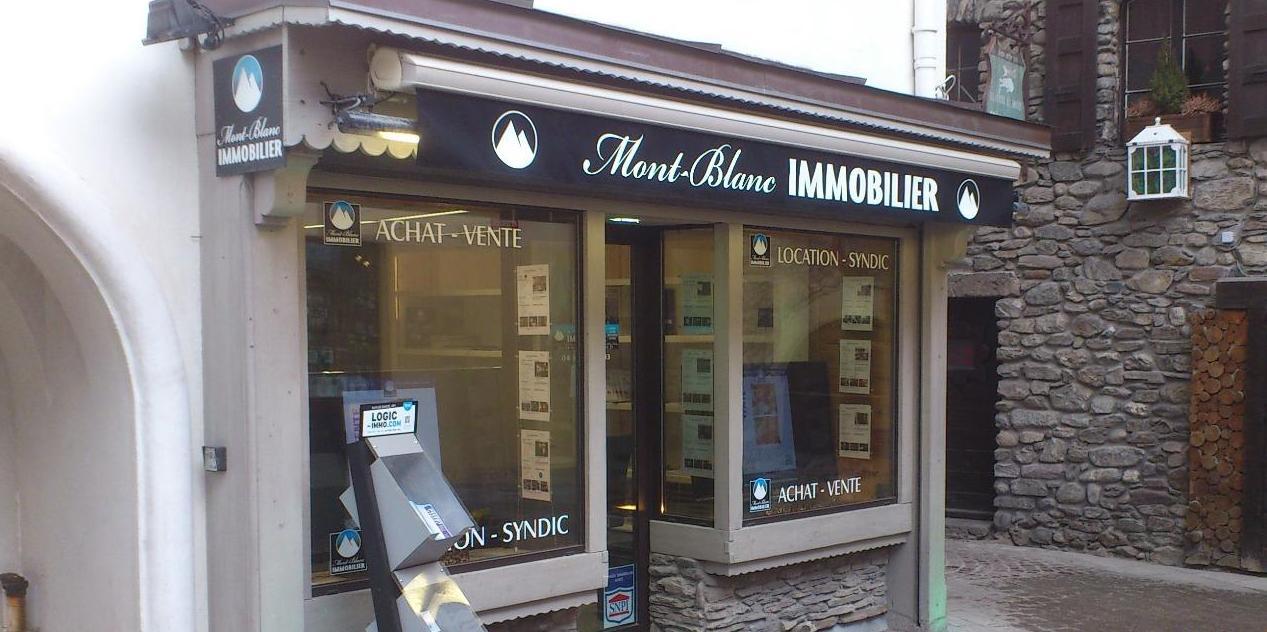 Texte peint sur lambrequin Mègeve