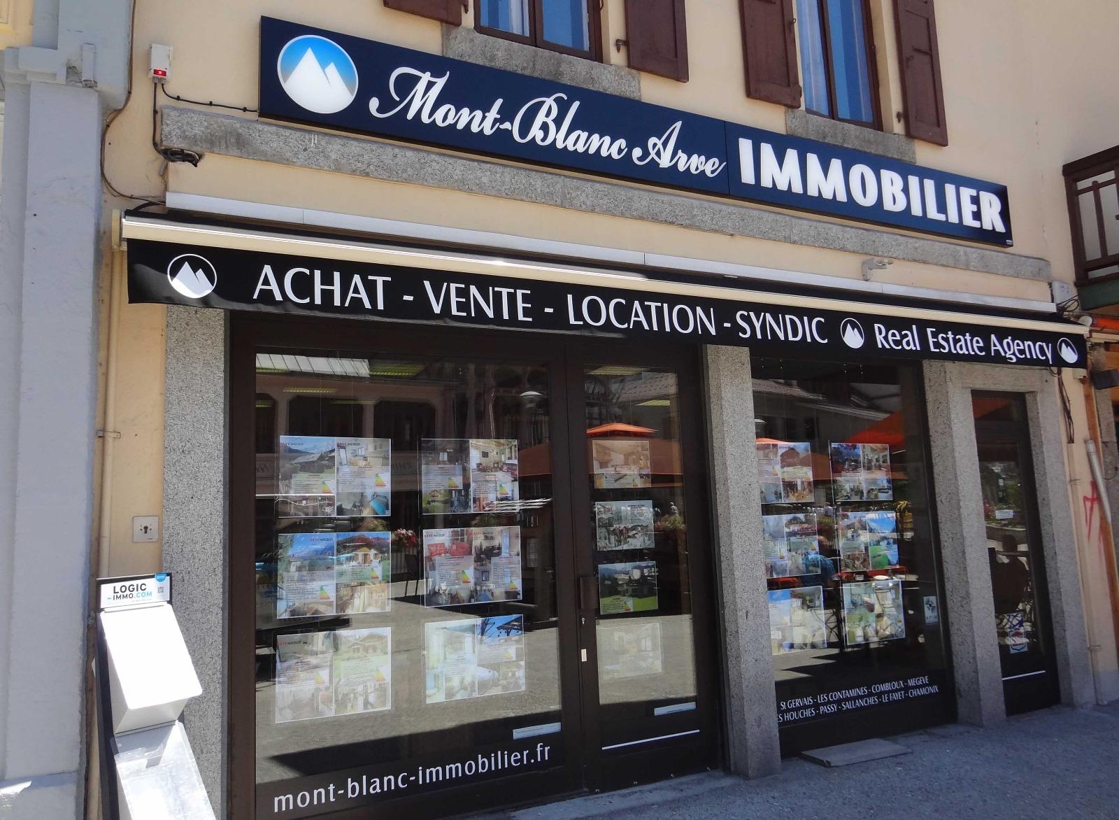 Enseigne + vitrines + lambrequin Chamonix mont blanc