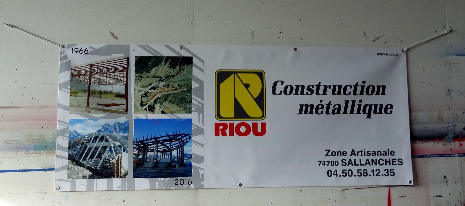 Banderole avec ourlets et oeuillets