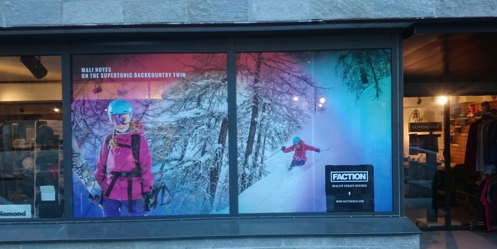 Vitrines micro perforé Chamonix