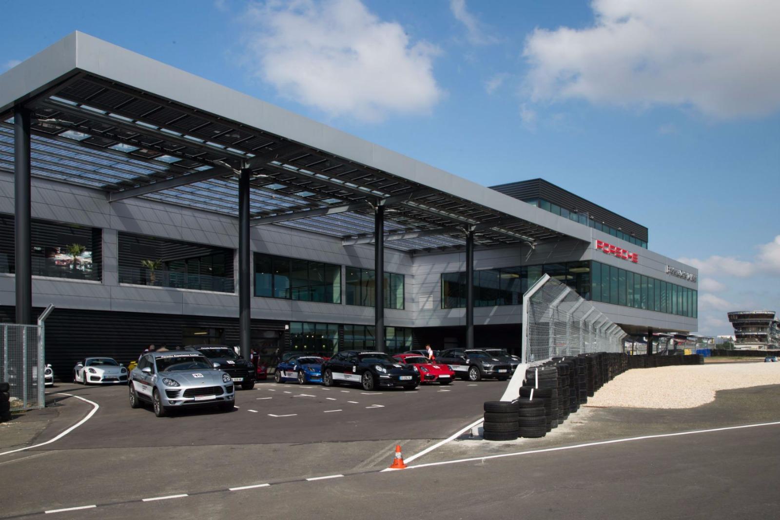 PORSCHE EXP. CENTER - 72 LE MANS