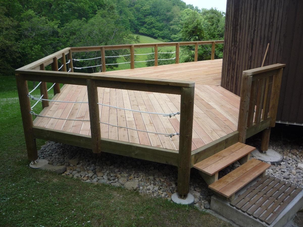 Création d'une terrasse avec garde-corps et escalier