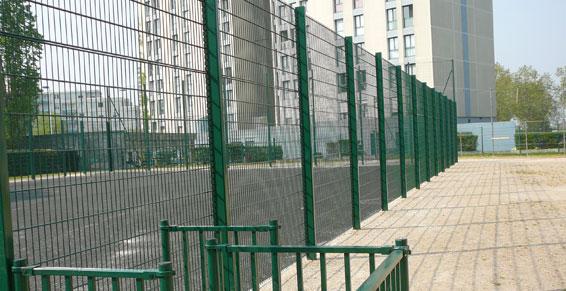 Clôture pare-ballons