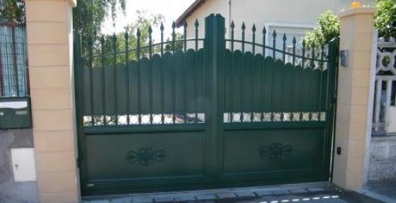 Portail en alu - maison individuelle