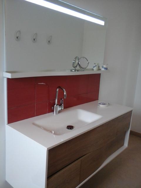 Installation d'un meuble évier dans une salle de bains