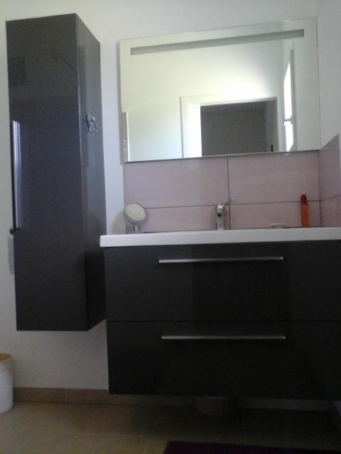 Rénovation de salle de bains, installation de meubles