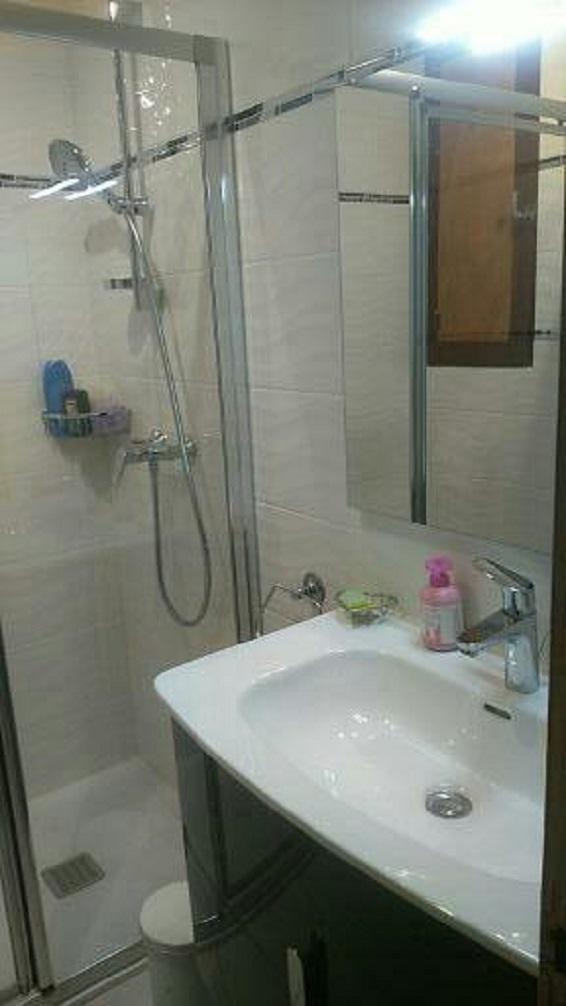 Installation d'une évier dans une salle de bains