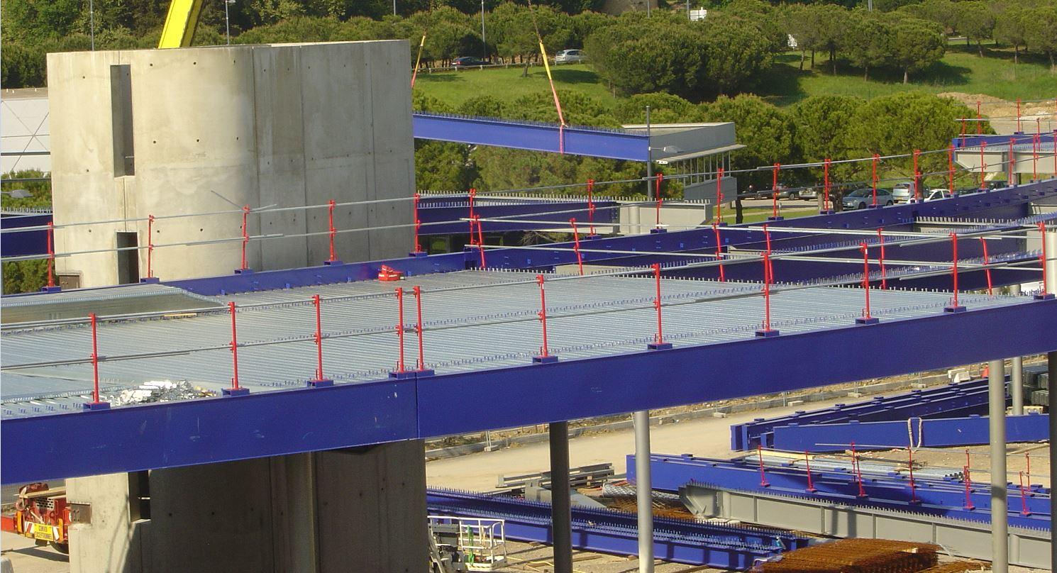 Poutres goujonnées de parking