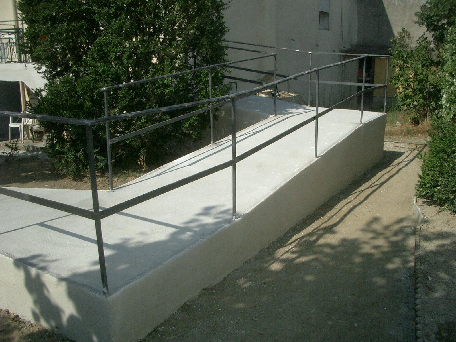Rampe d'accés fauteuil roulant