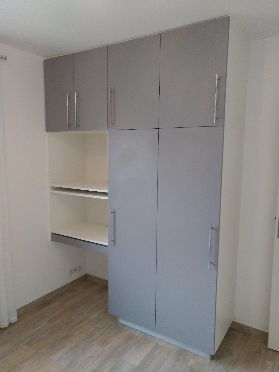 Aménaibliothèque avec tablette chênegement de chambre