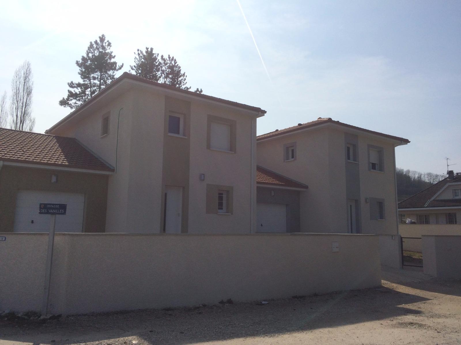 MAISON JUMELEE TRADITIONNELLE