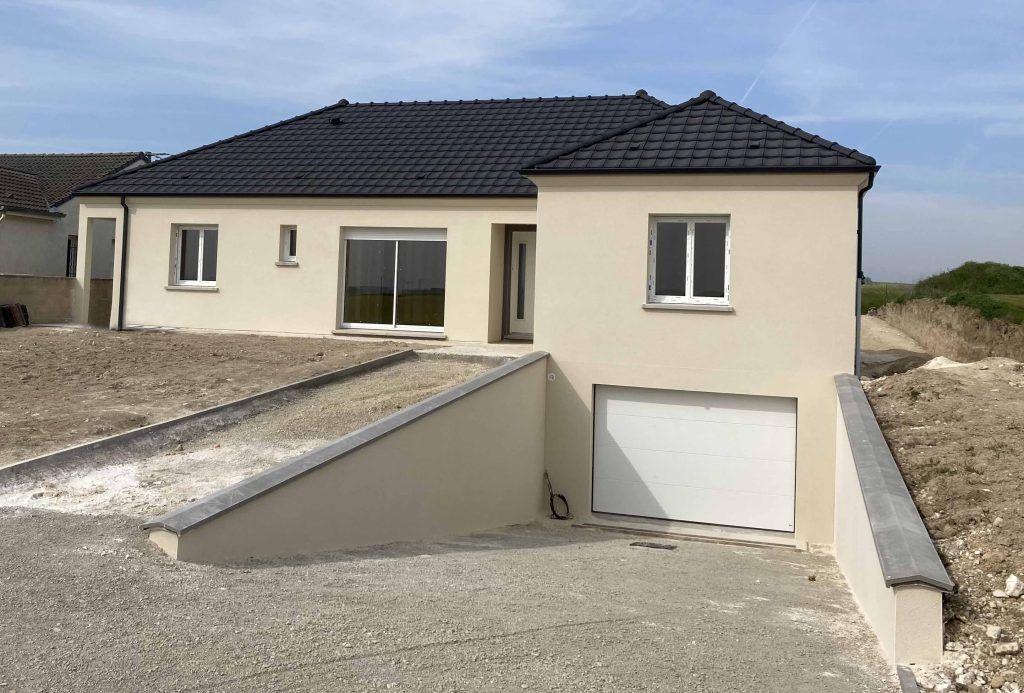 Maison à étage à Juvigny