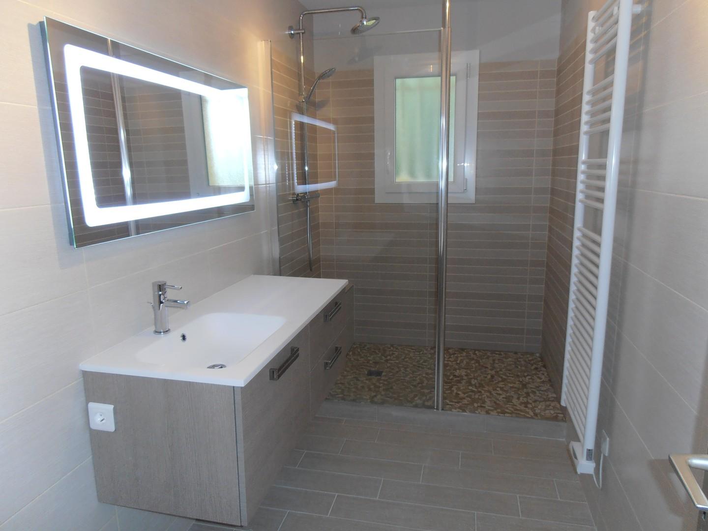 La salle de bains après les travaux