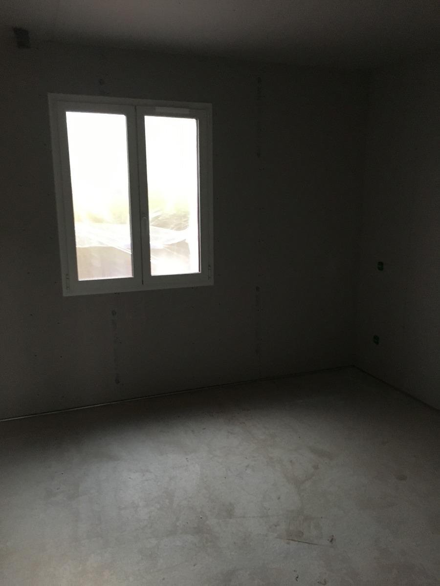 Photo sombre avec fenêtre 