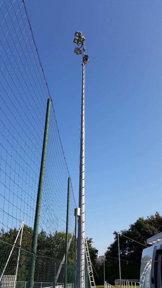 Candélabre de stade pour relais