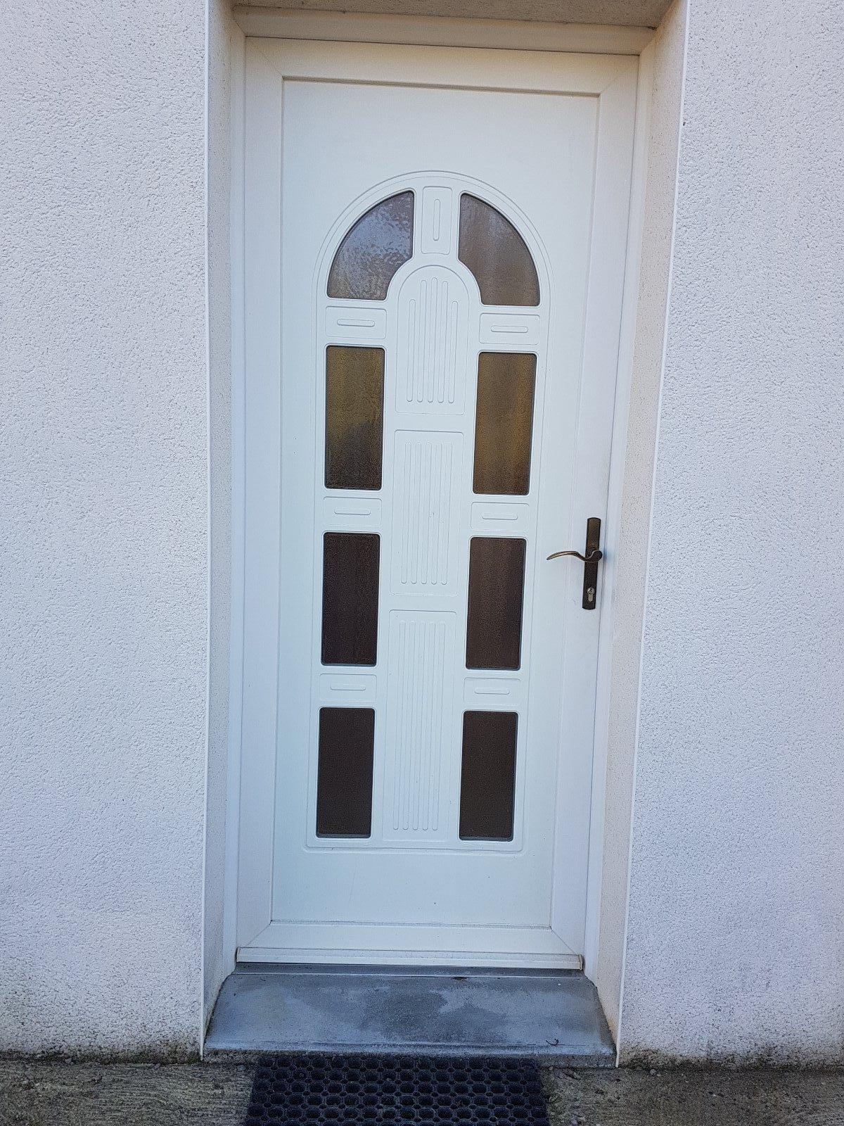 Porte d'entrée motif vitré