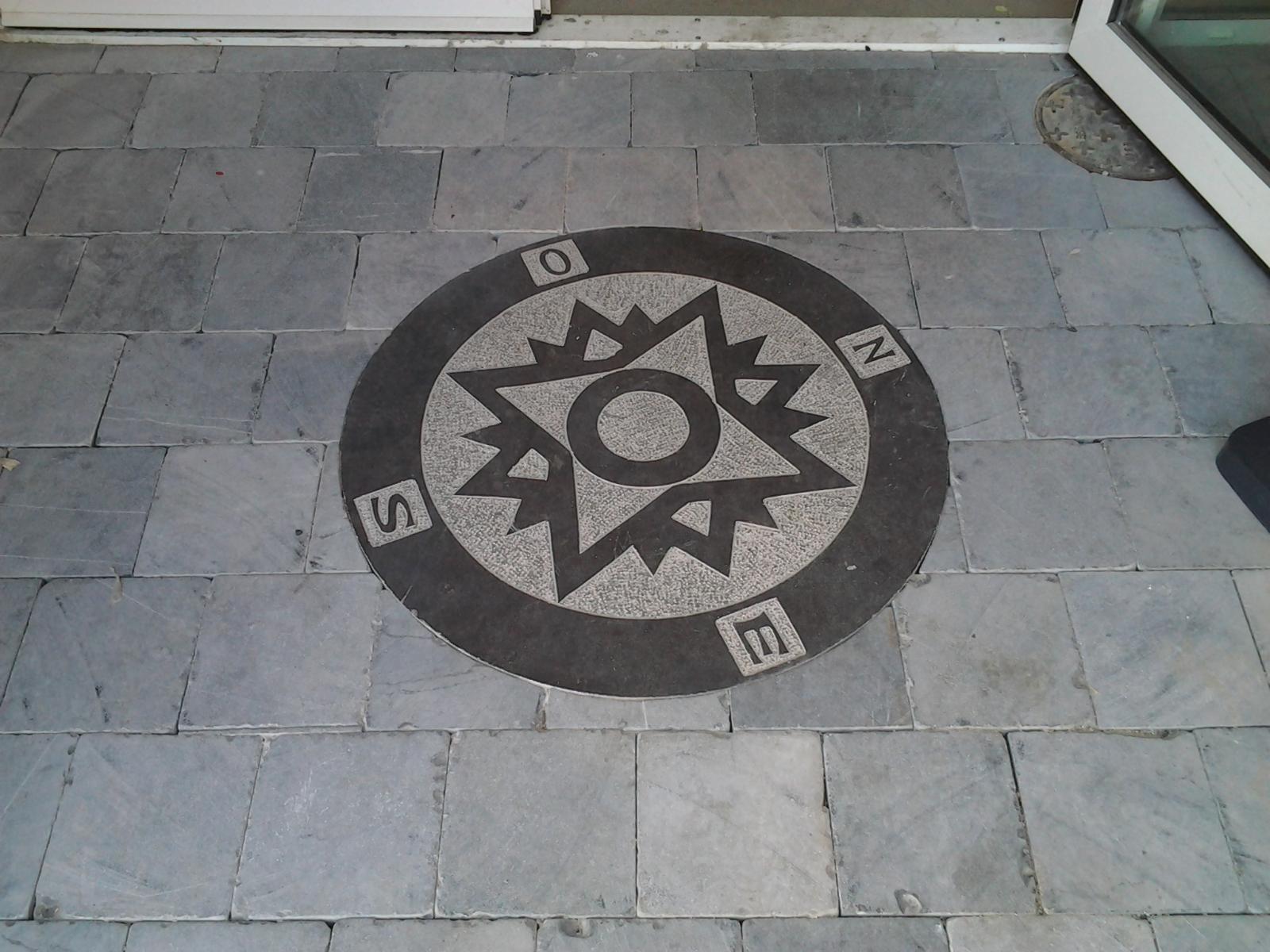 rose des vents en pierre naturelle