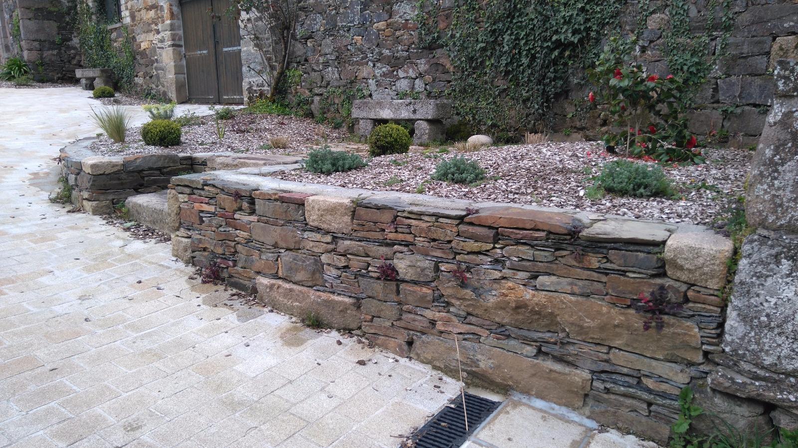 aménagement de murets et escaliers en pierre sèche