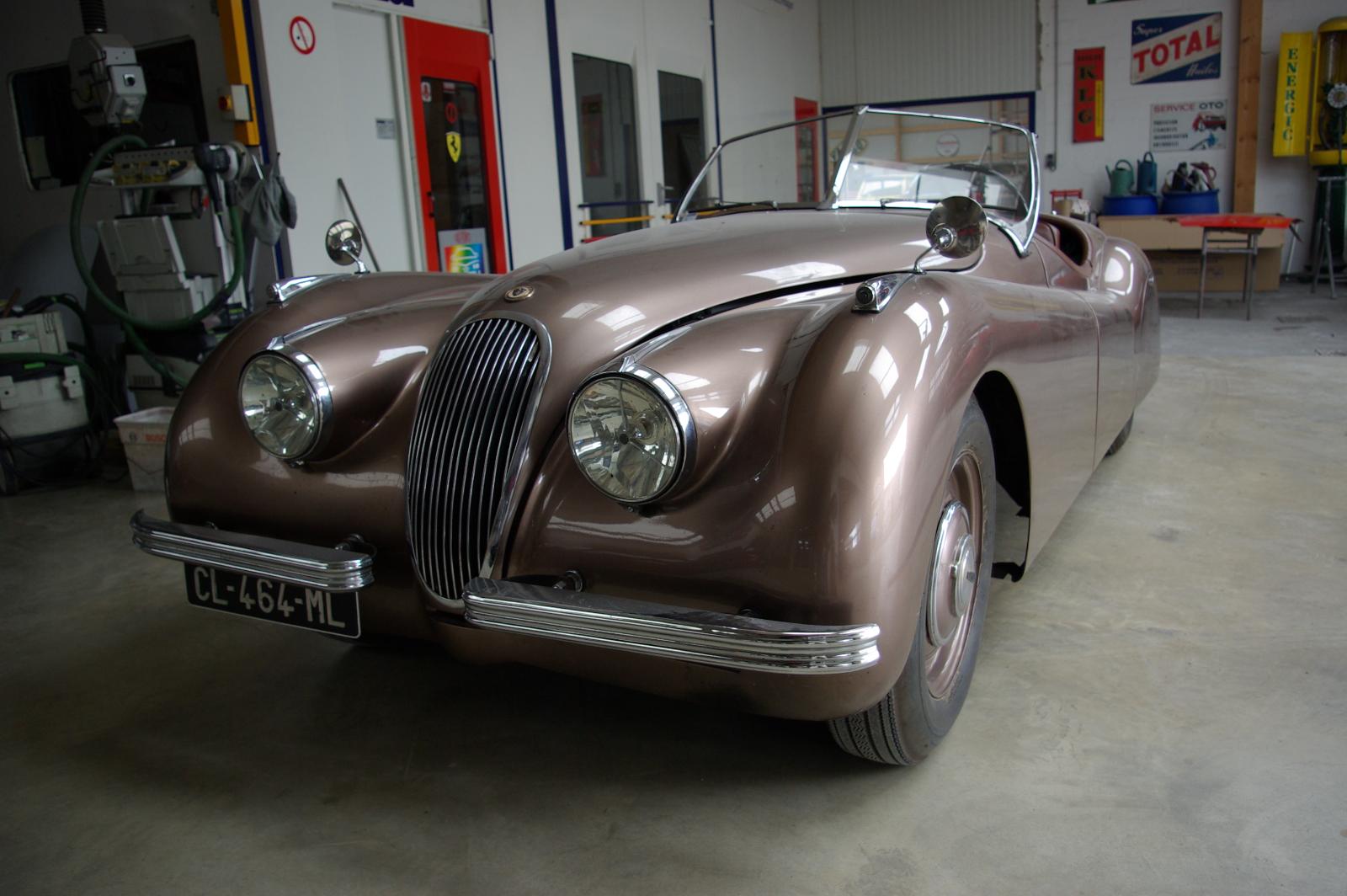 10-Jaguar XK 120-Peinture terminée-Carrosserie Martin