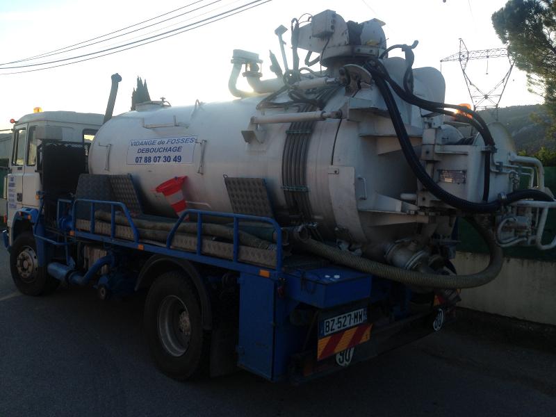 CUGES ASSAINISSEMENT à Cuges les Pins - Camion vidange