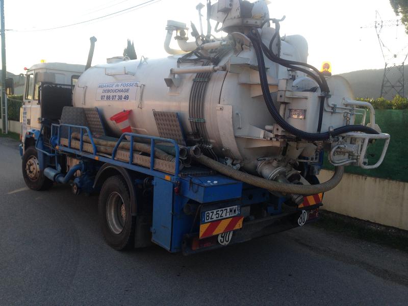 CUGES ASSAINISSEMENT à Cuges les Pins - Camion Vidange