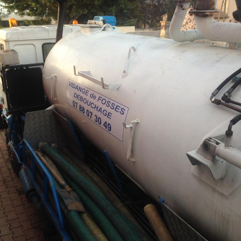CUGES ASSAINISSEMENT à Cuges les Pins - Camion vidange