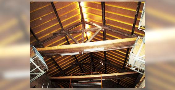 Réfection toiture d'un chai avec panneau isolant