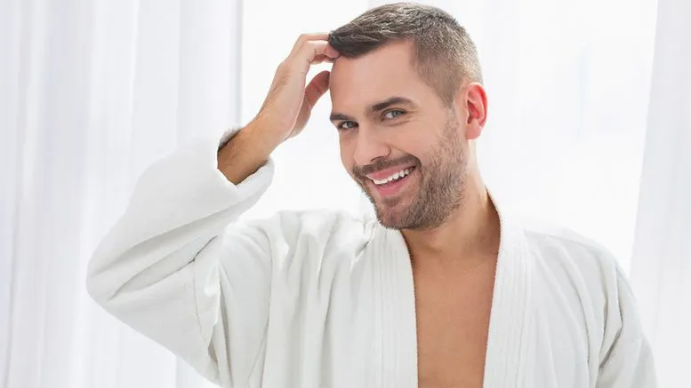 Kunde von Tweny'z Beauty Empire mit vollem Haar